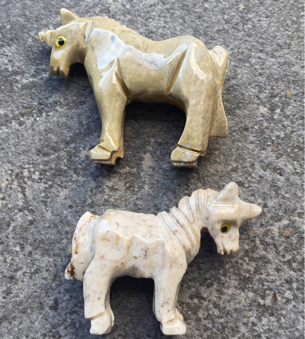 Stenen beeldjes eenhoorn