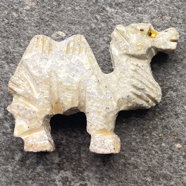 Stenen beeldjes kameel