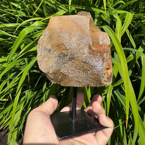 Bruine jasper op standaard