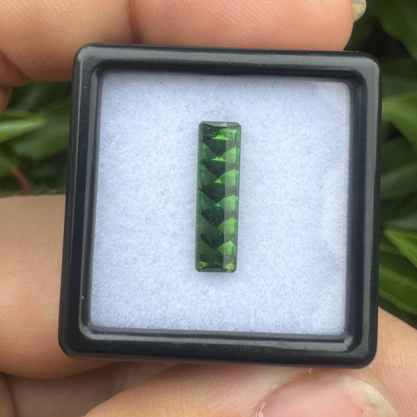 Geslepen groene toermalijn #2