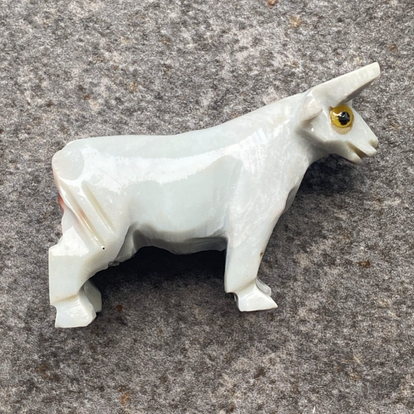 Stenen beeldjes stier