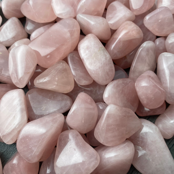 Roze kwarts getrommeld