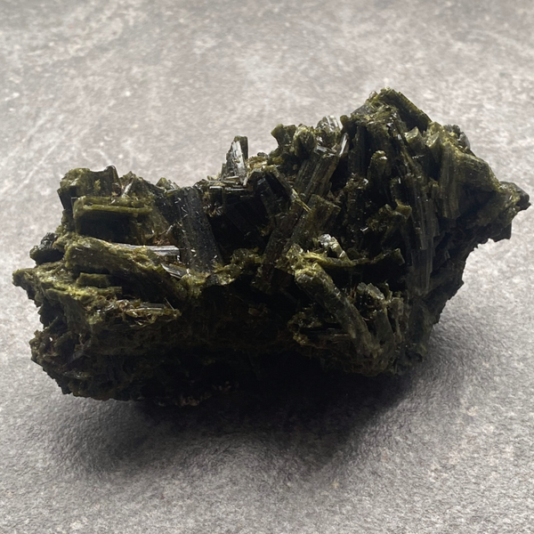 Epidote kristal cluster
