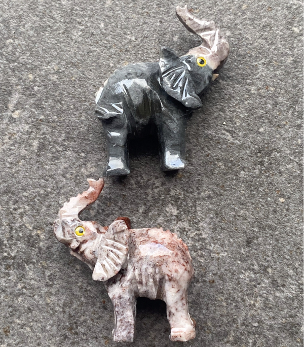 Stenen beeldjes olifant