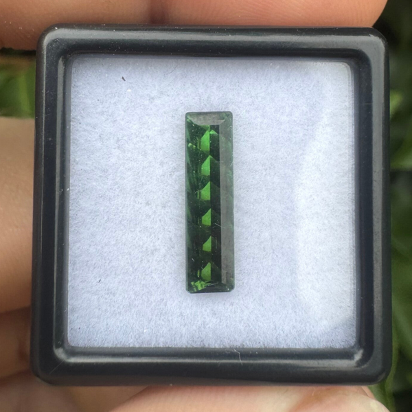 Geslepen groene toermalijn #3