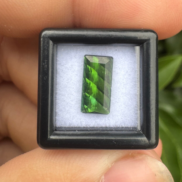 Geslepen groene toermalijn #1