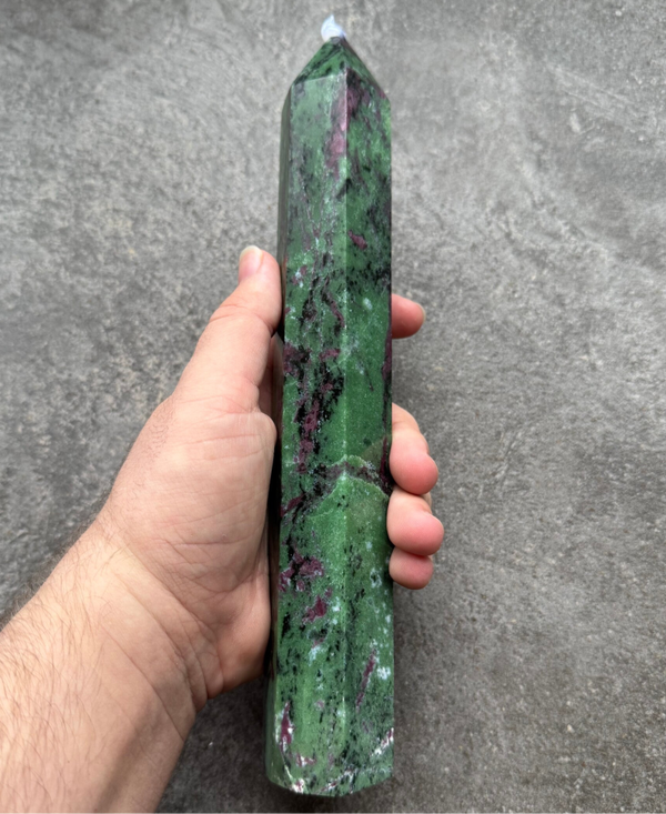 Robijn zoisiet/Anyoliet obelisk groot