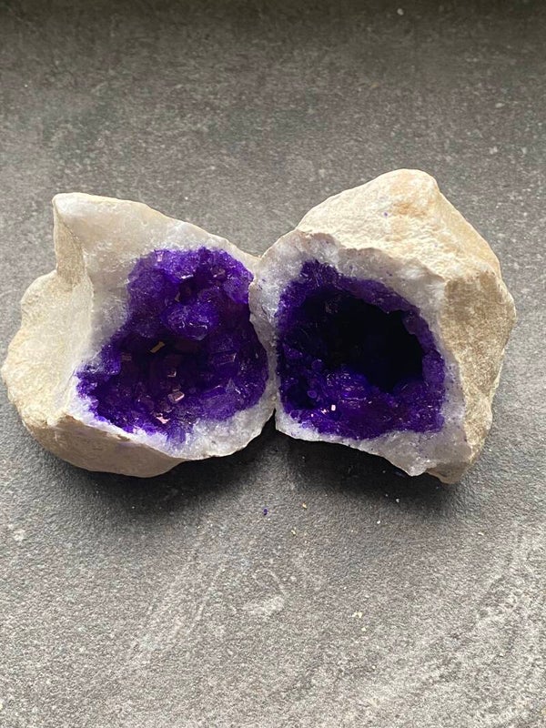 Gekleurde kwarts geode paars #2