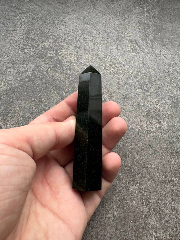 Groene goldstone obelisk #1