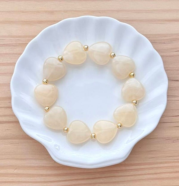 Hartjes armband Beige