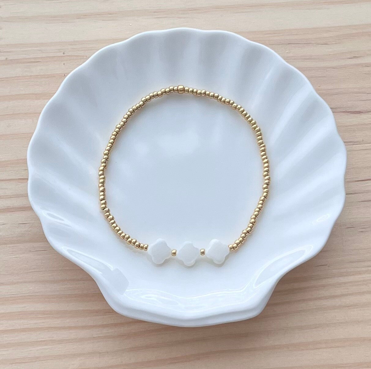 Armband White Clovers