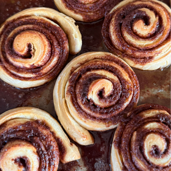 Cinnamon Rolls (6)