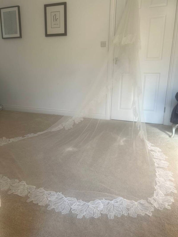 Full floral edged drop veil