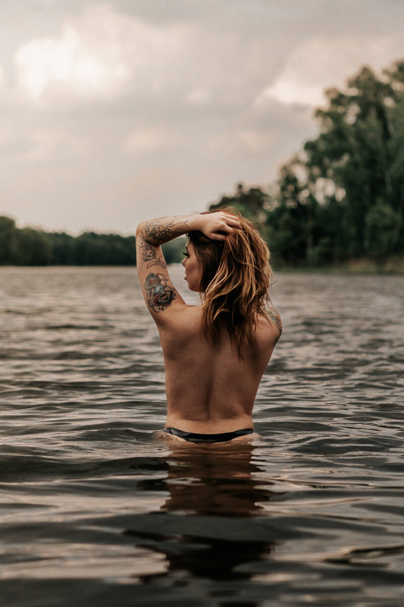 Boudoirfotografie in Neuruppin: Entdecke deine verführerische Seite.