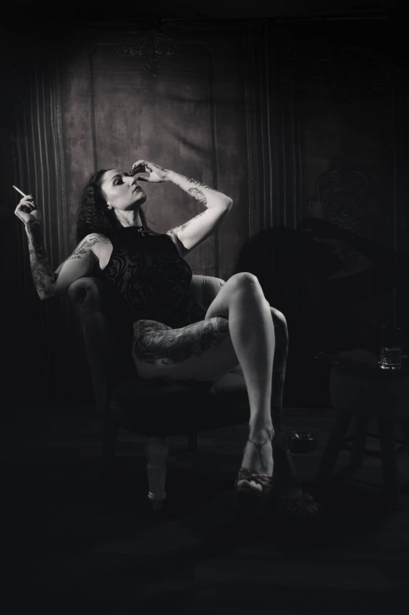Lingeriefoto im Boudoir-Look mit Fokus auf Körperform