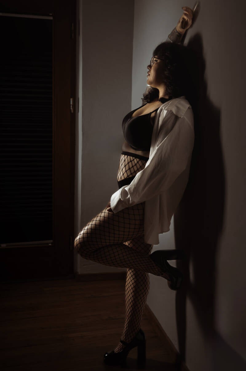 Künstlerin des eigenen Körpers – Boudoirbild voller Ausdruck