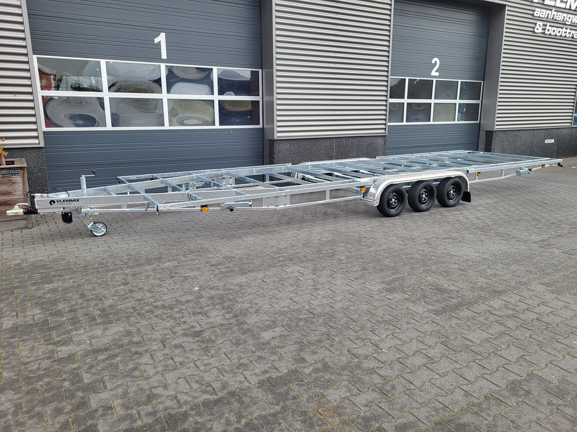 ZZ Vlemmix TH840 PLATEAU 3500KG 3x 1800KG AS 840x244cm