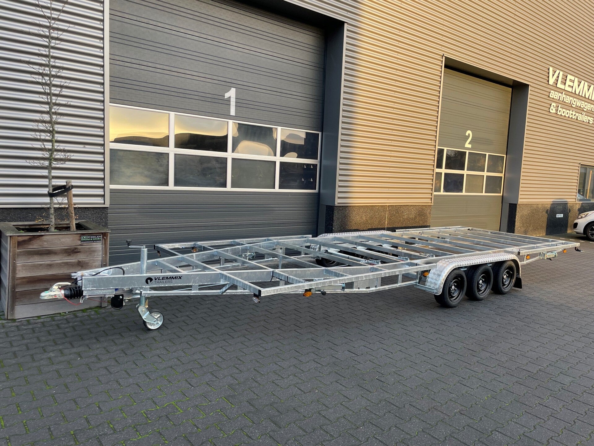 V Vlemmix TH720 PLATEAU 3500KG 3x 1350KG AS 720x244cm