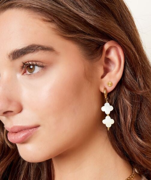 OORBELLEN SCHELP KLAVERTJES IN ZILVER EN GOUDKLEUR