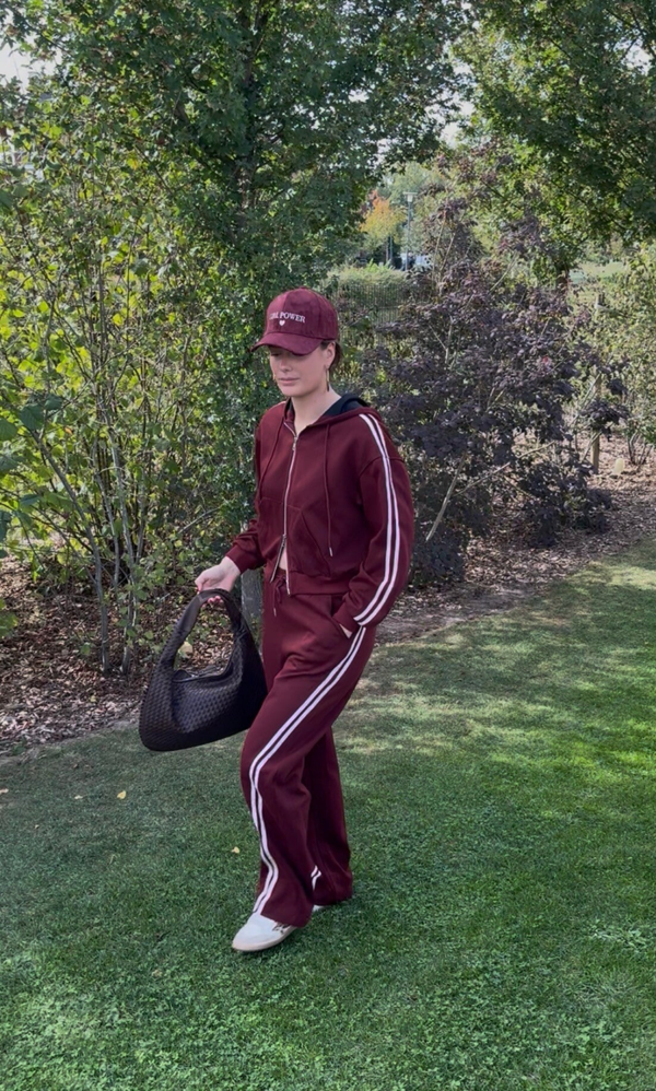 JOGGINGBROEK BORDEAUX MET STREPEN