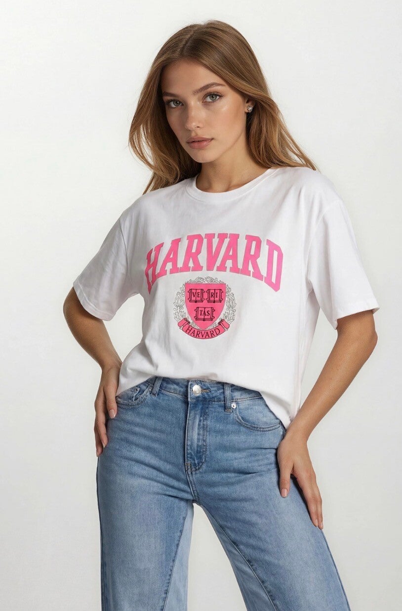 T-SHIRT HAVARD WIT MET ROZE LETTERS