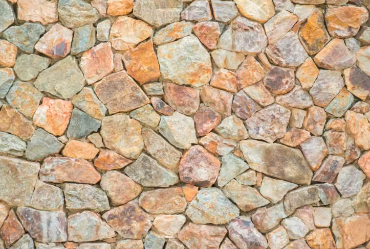 Natursteinmauer in warmen Erdtönen – Rustikaler Wandbehang