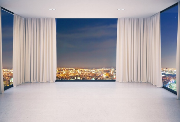 Wohnung mit Stadtblick bei Nacht – ruhige Urban Atmosphäre