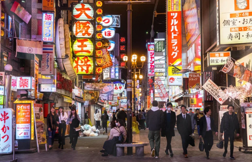 Tokio Neonstraße – Premium Wandbehang für Industrial Loft & kreative Arbeitsräume