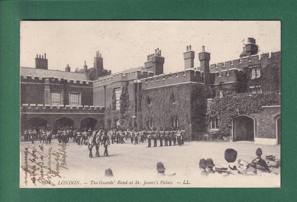 LONDON - Guards' Band at St. James's Palace