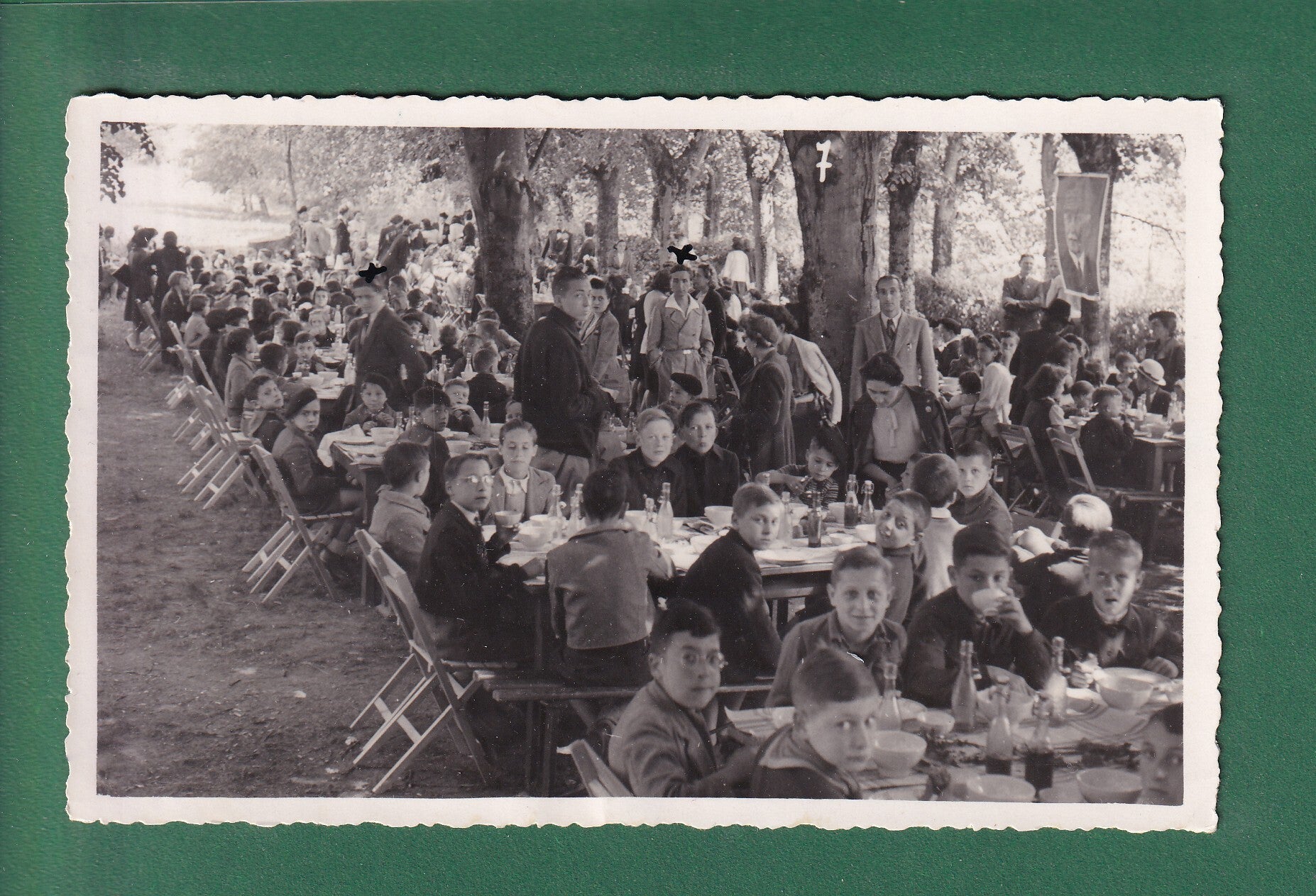 Photo - LOURDES - Goûter offer par la municipalité - 1944