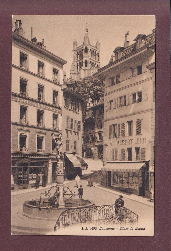 LAUSANNE - Fontaine et Place de la Palud