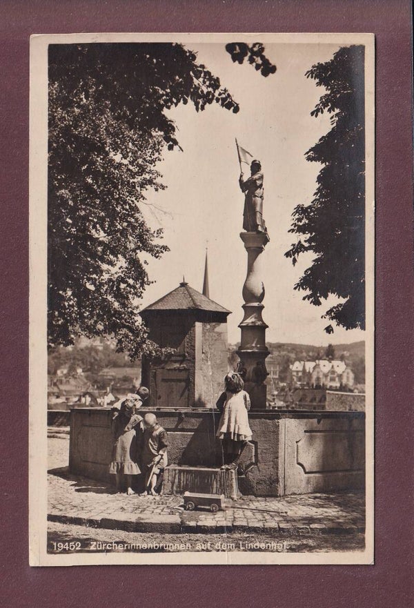 ZÜRICH - Lindenhof - Zürcherinnenbrunnen - 1926 // Falte //