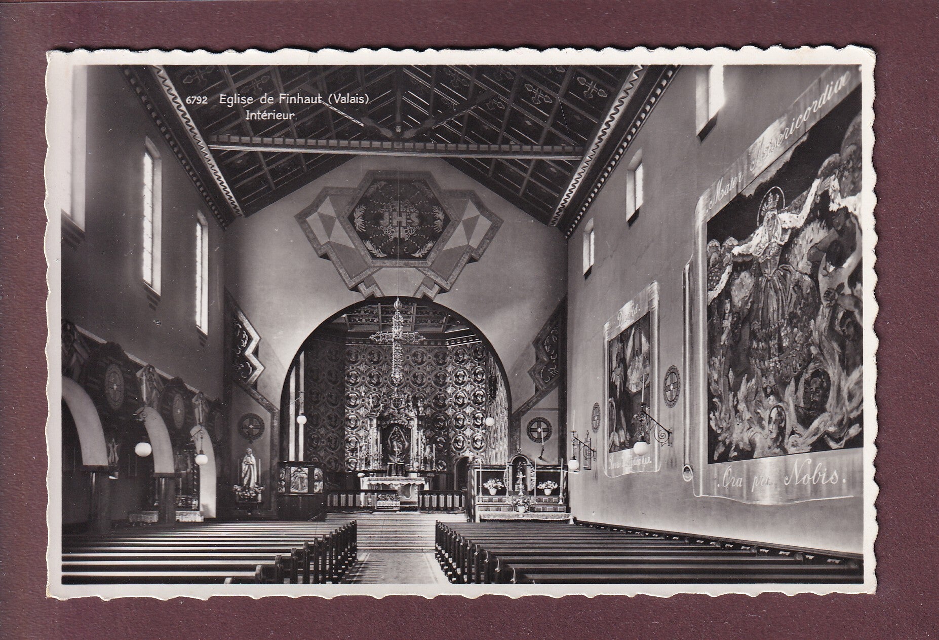 FINHAUT - Intérieur de l'Eglise