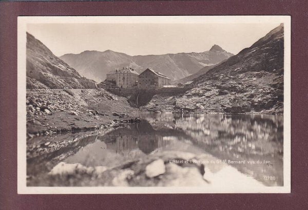 Hôtel et Hospice du GRAND-SAINT-BERNARD vus du lac