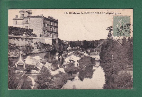 Château de BOURDEILLES // pli d'angle //