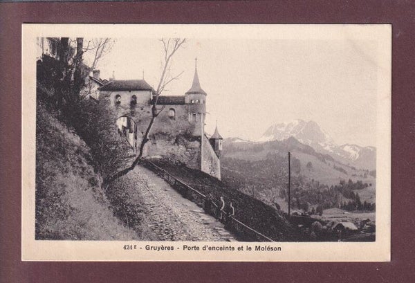 GRUYERES - Porte d'enceinte et Moléson