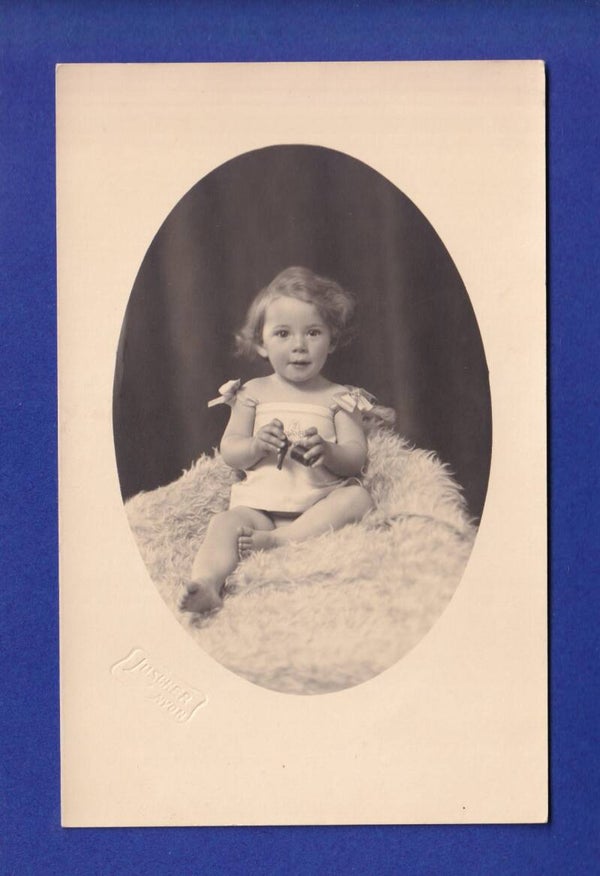 ENFANT - Jeune Fille - Photo Luscher Nyon