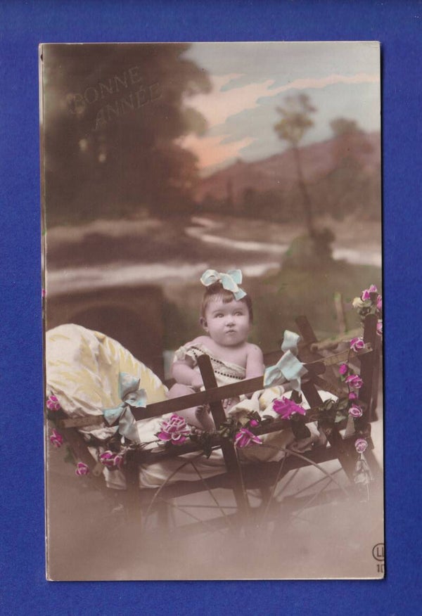 ENFANT - Bébé au berceau