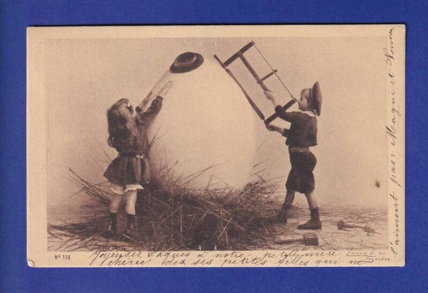 ENFANT - Enfants et œuf géant