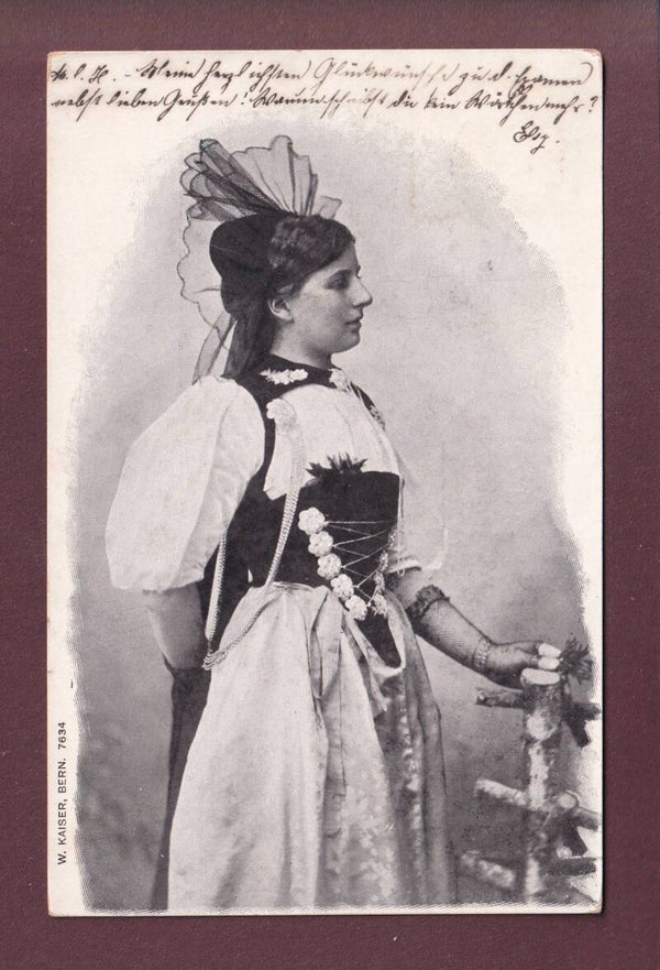Frau mit TRACHT - 1901