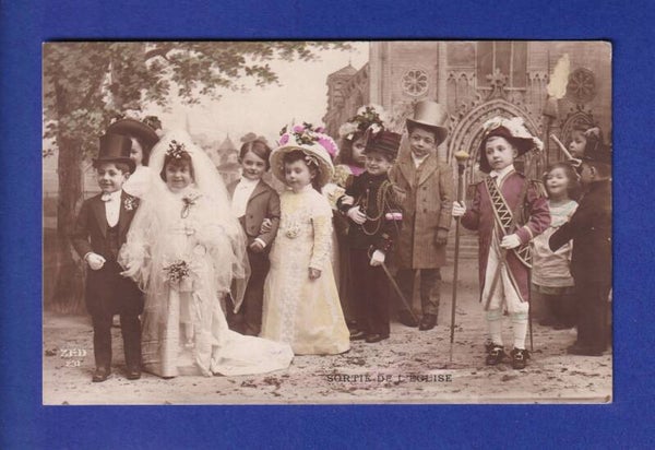 ENFANT - Mariage - Sortie de l'Eglise