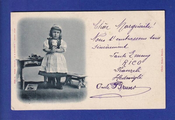 ENFANT - Jeune fille en costume - 1899