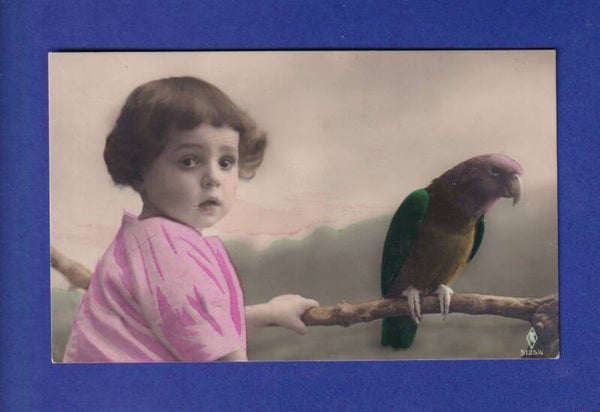 ENFANT - Jeune fille et perroquet
