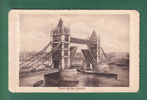 LONDON - Tower Bridge - Boat