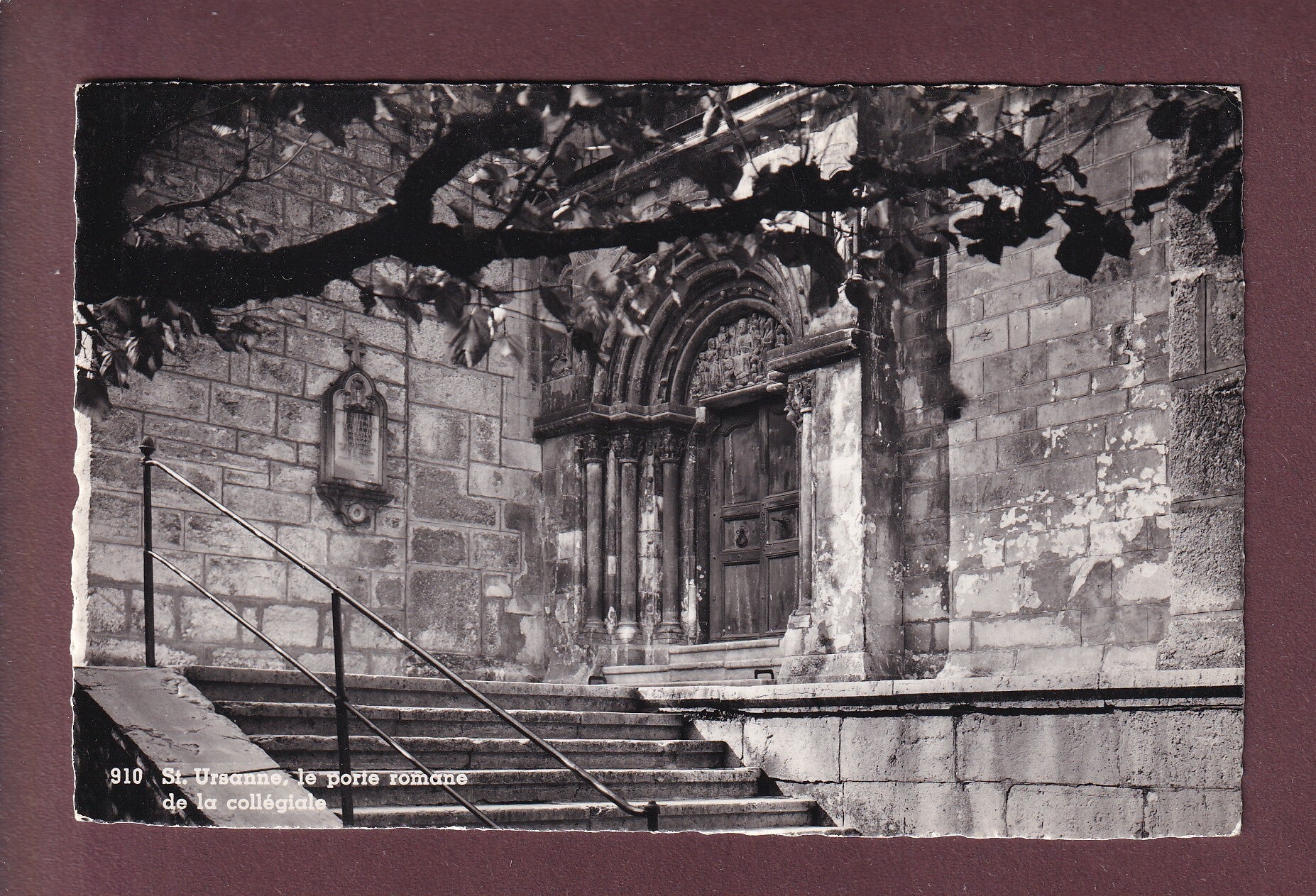 ST. URSANNE - Porte romane de la Collégiale