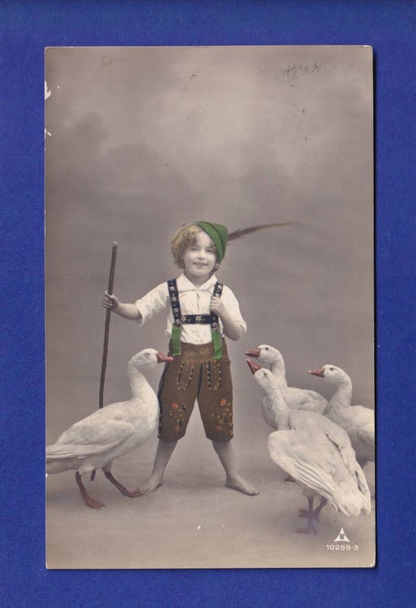 ENFANT - Jeune garçon et oies