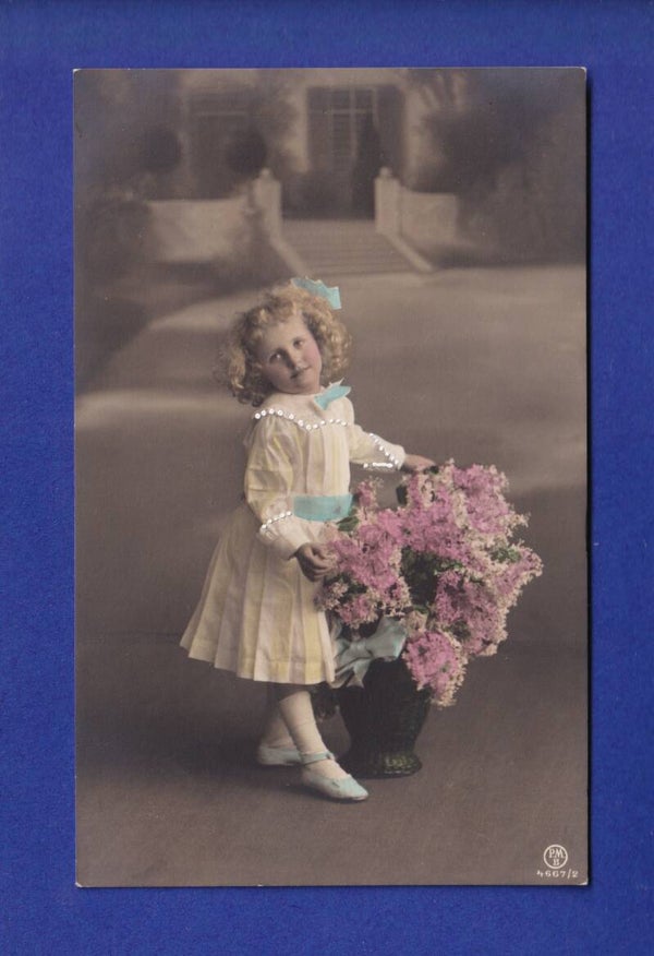 ENFANT - Jeune fille et fleurs