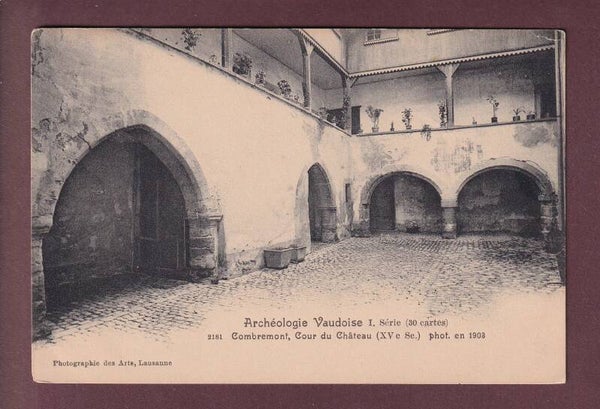 COMBREMONT - Cour du Château