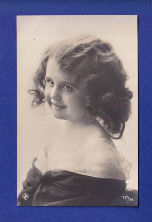 ENFANT - Portrait de jeune fille