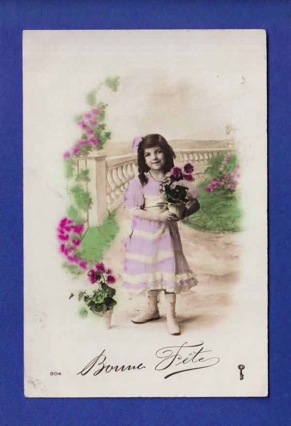 ENFANT - Jeune fille et fleurs